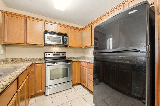 Building Photo - "Charming 2-Bedroom, 2-Bathroom Oasis in E...