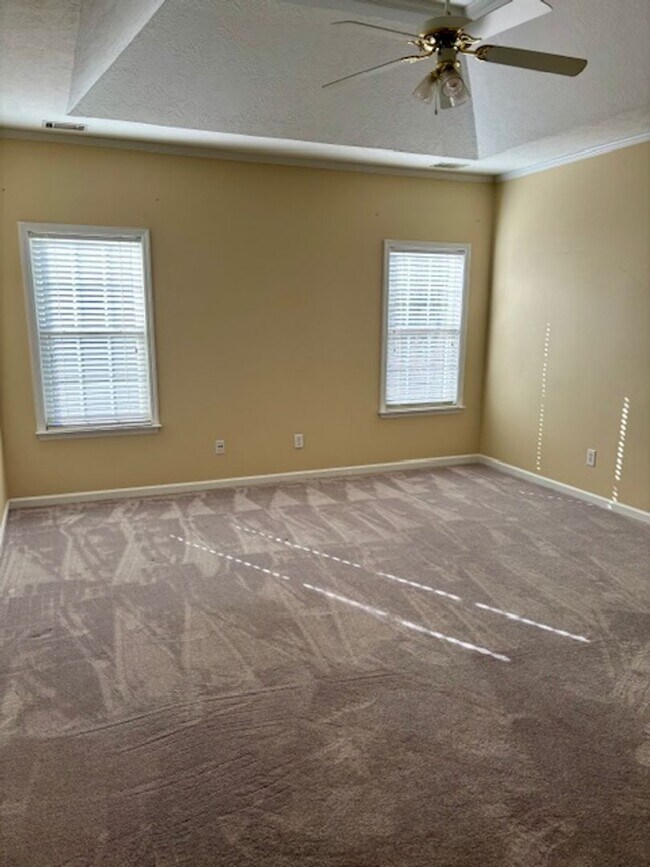 Building Photo - AVAILABLE NOW - 3 Bedroom 2.5 Bath Home in North Augusta!