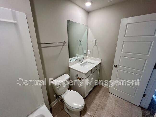 Building Photo - 613 Reese Ln