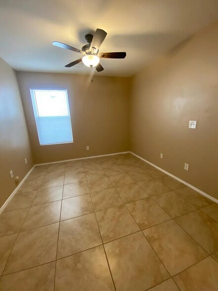 Building Photo - 9324 N Red Diamond Ave