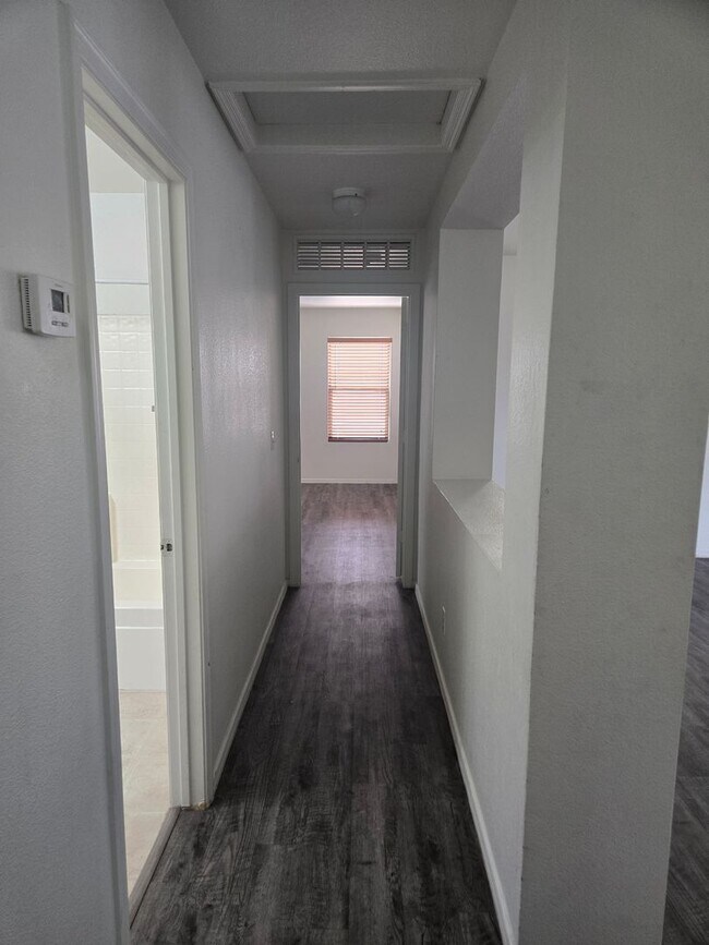 Building Photo - 3 bed, 2 bath in Surprise