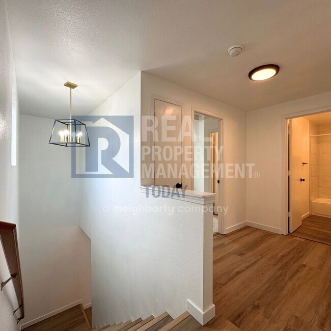 Building Photo - Yang - 334/336 (Olympic Group)