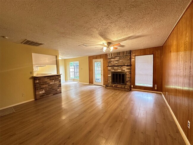 Building Photo - 1937 Arcadia Dr