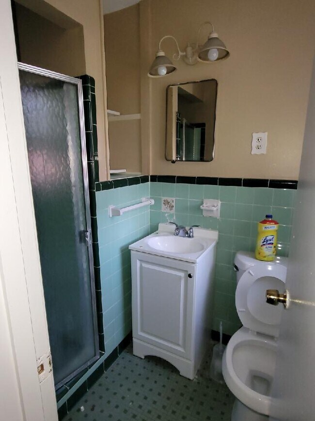 Building Photo - 1733 Carlyle Ave