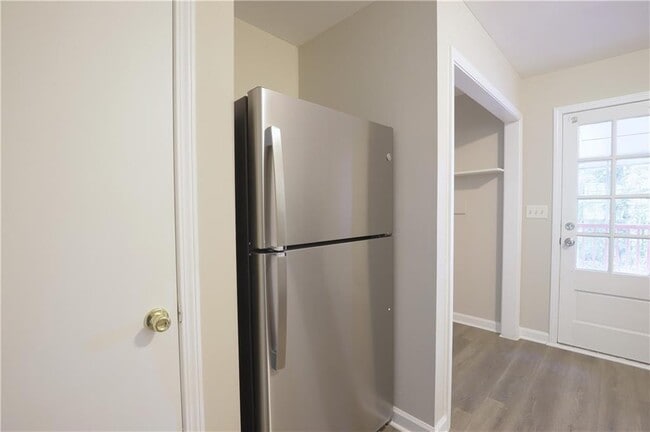 Building Photo - 4732 Valley Dale Dr SW