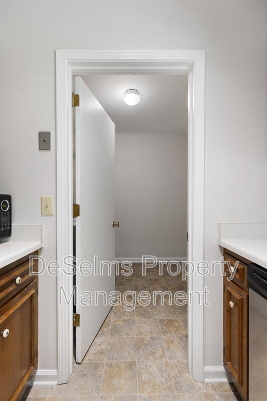 Building Photo - 3204 Blackwood Dr
