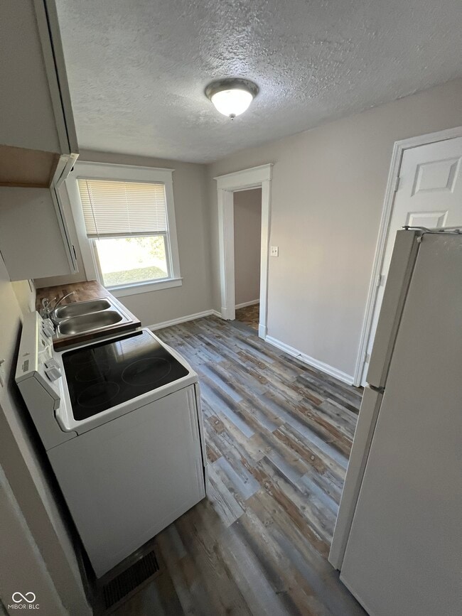 Building Photo - 3249 N Kenwood Ave