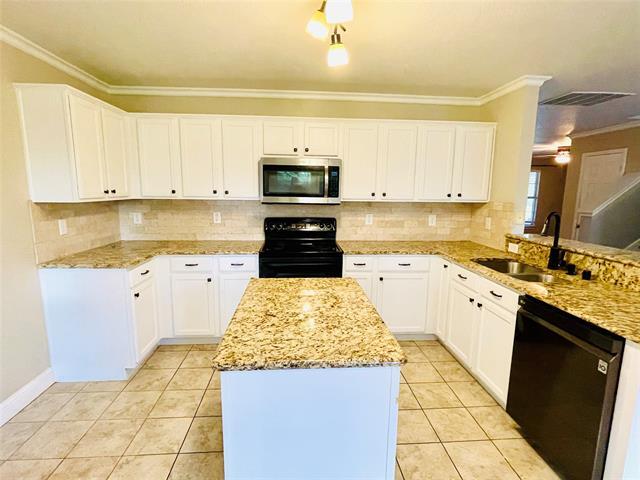 Building Photo - 2605 Cattleman Dr