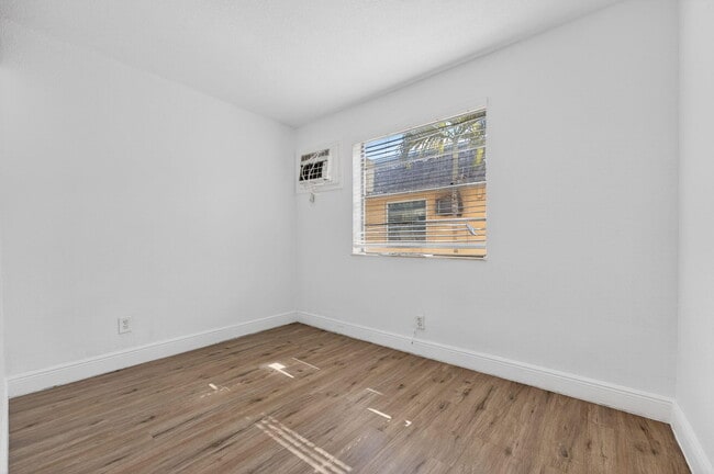 Building Photo - 4081 N Dixie Hwy