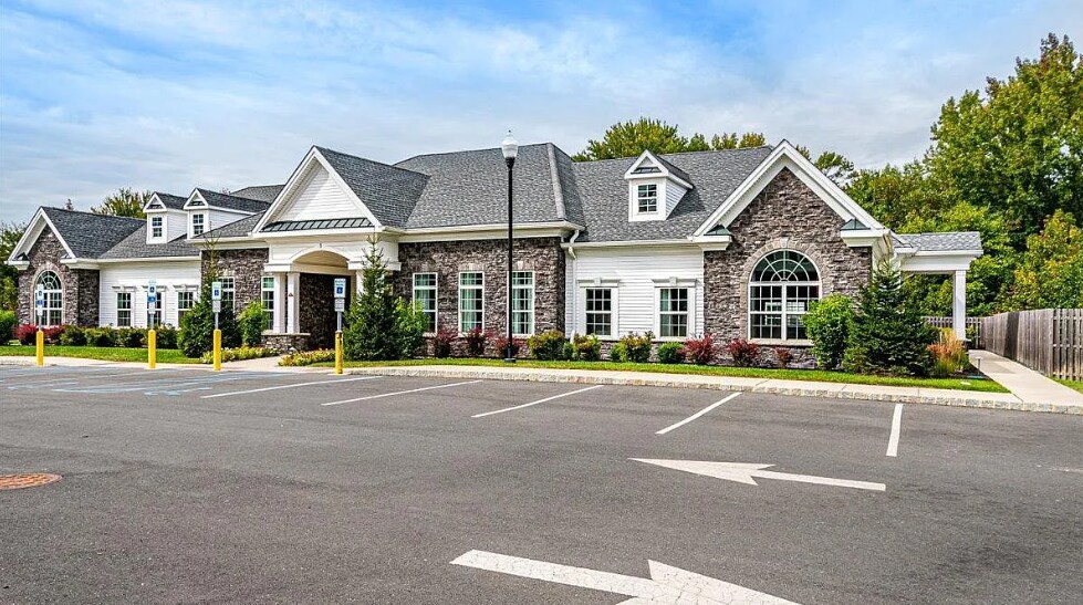 Building Photo - 1404 Tavern Rd