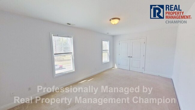 Building Photo - Large Home Near Camp Lejuene and Stone Bay