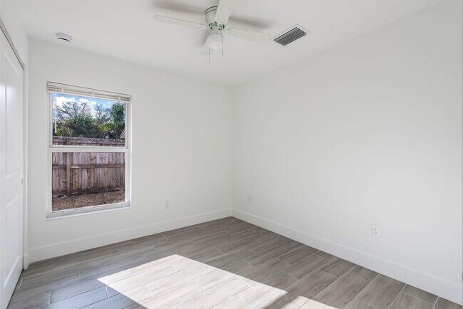 Building Photo - 3246 Jefferson St