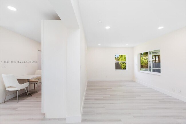 Building Photo - 7003 NW 99th Ave