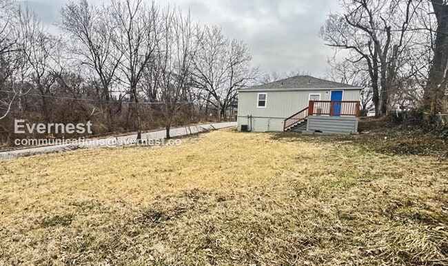 Building Photo - Spacious 3-Bedroom Home with Deck and Modern Appliances