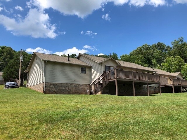 Building Photo - Quaint setting, One Level 3BR/ 2BA 2-Car Garage Condo