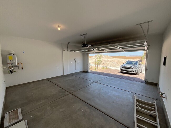Building Photo - 10643 Enridge Ave
