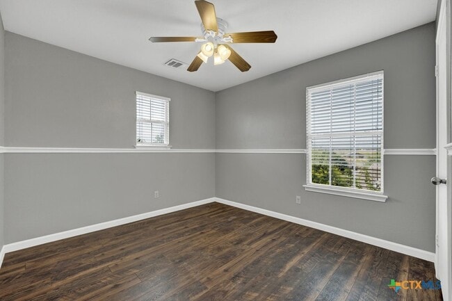 Building Photo - 400 Summer Dr