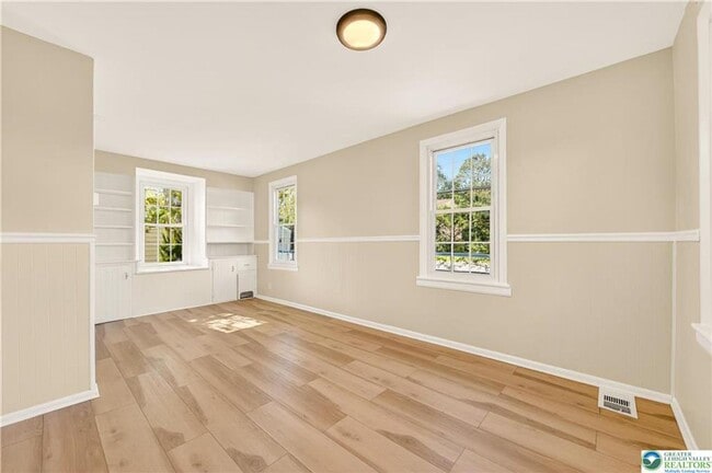 Building Photo - Beautifully updated Bethlehem home now available for rent that blends classic character with mode...