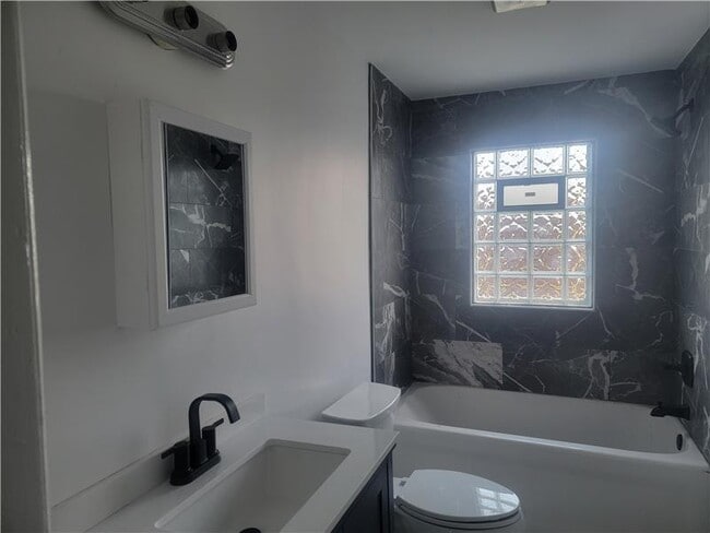 Building Photo - 1038 S Ohio Ave