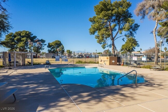 Building Photo - 2879 Green Tree Ave