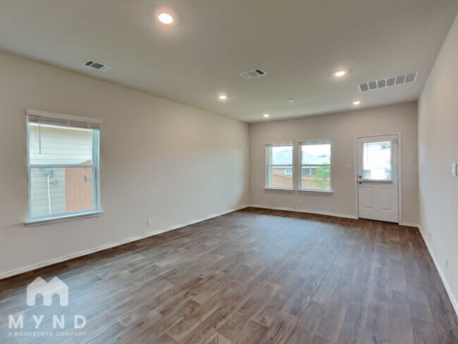 Building Photo - 5022 Front Nine Front