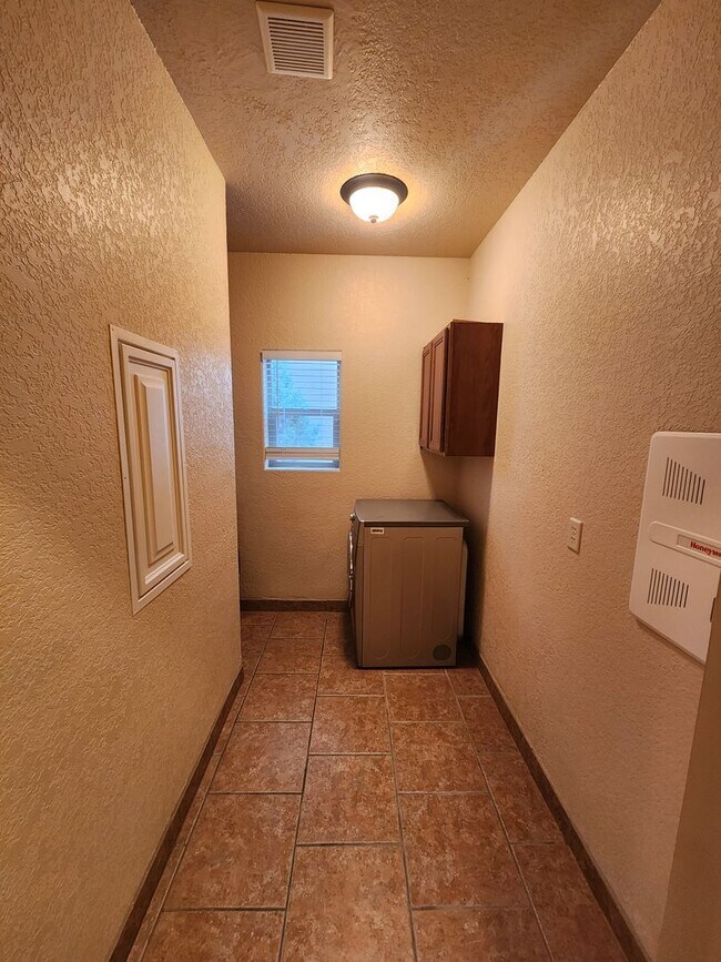 Building Photo - 2105 San Patricio Loop