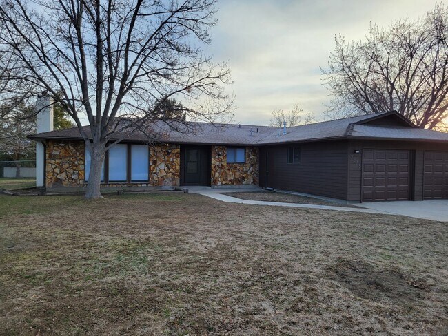 Building Photo - Coming Soon! 4 bedroom 2 bath