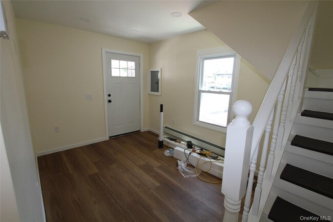Building Photo - 12 Elm Ave