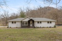 Building Photo - 3 bedroom / 2 bathroom paradise in Goodlet...