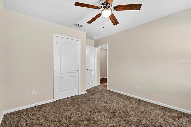 Building Photo - 137 Fairway Ct