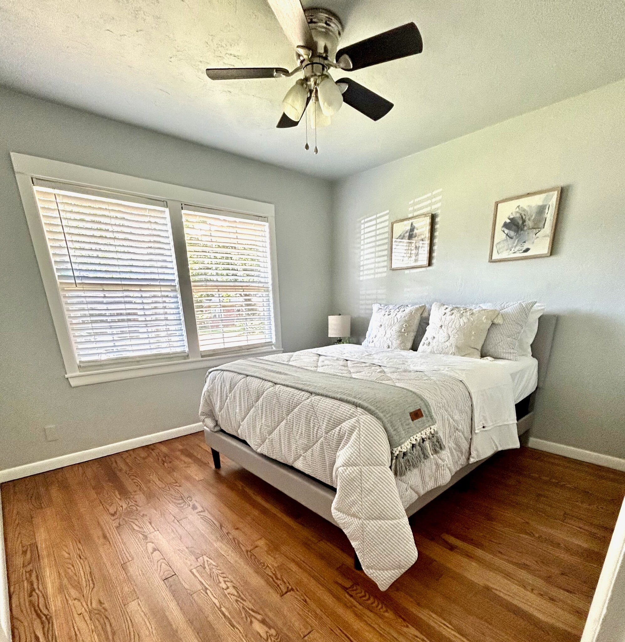 Building Photo - 810 W Moore Ave