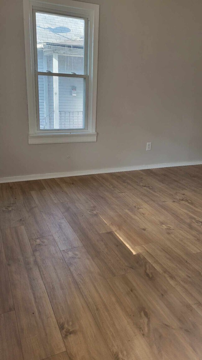 Building Photo - 6th Street rental