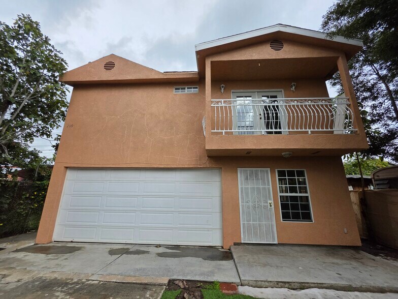 Primary Photo - 209 E 119th St