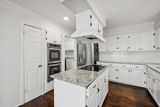 Building Photo - 12848 Westleigh Dr