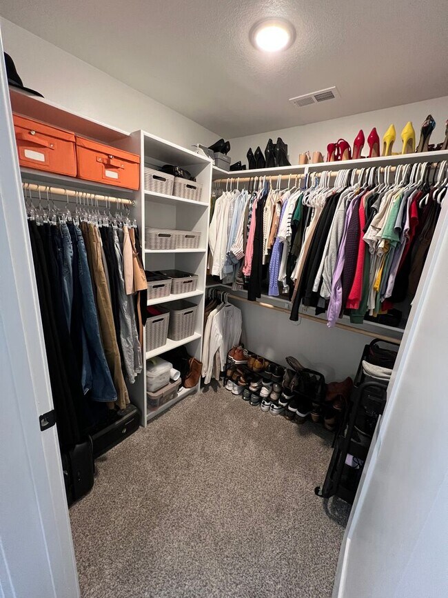 Building Photo - Modern Single-Family Home in Scenic Meadows Neighborhood