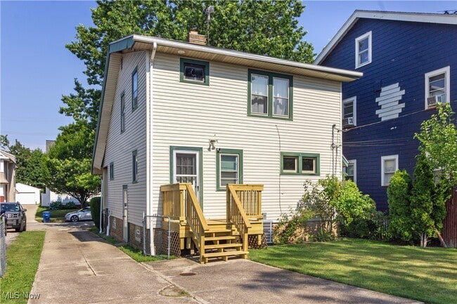 Building Photo - 2084 Wascana Ave