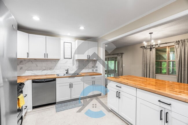 Building Photo - 12533 Rivercrest Dr