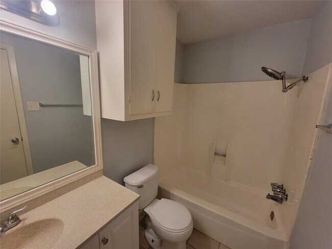 Building Photo - 1304 Glenda Dr