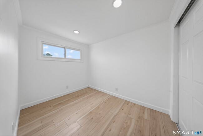 Building Photo - 207 Hillcrest Rd