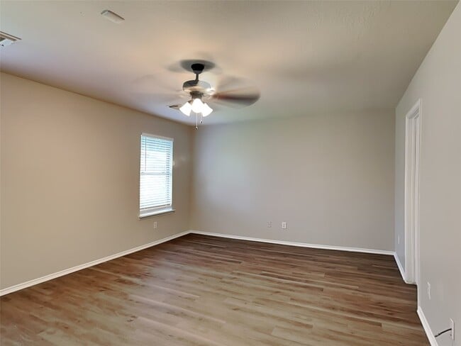 Building Photo - 1207 Hannover Blvd