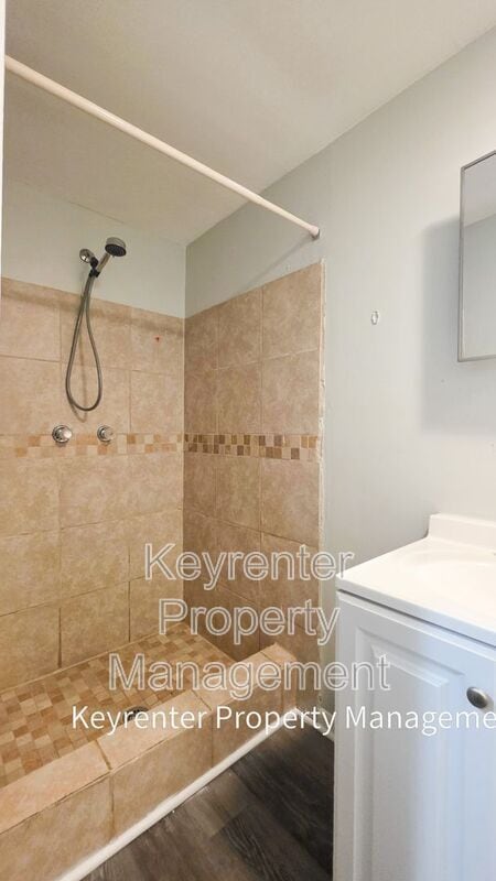 Building Photo - 142 N Bellaire Ave