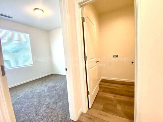 Building Photo - 4137 Beverly Ave