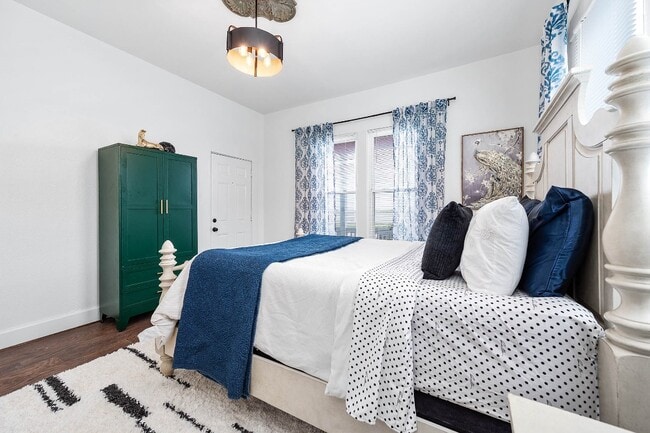 Building Photo - 3412 Ave S