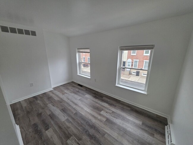 Building Photo - 2208 Lamotte St