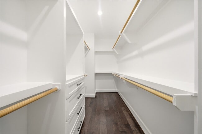 Building Photo - 5024 Winnetka St