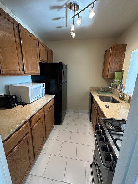 Building Photo - 1121 Arlington Blvd