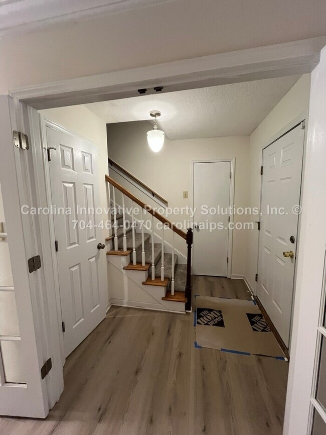 Building Photo - 4535 Dawnwood Dr