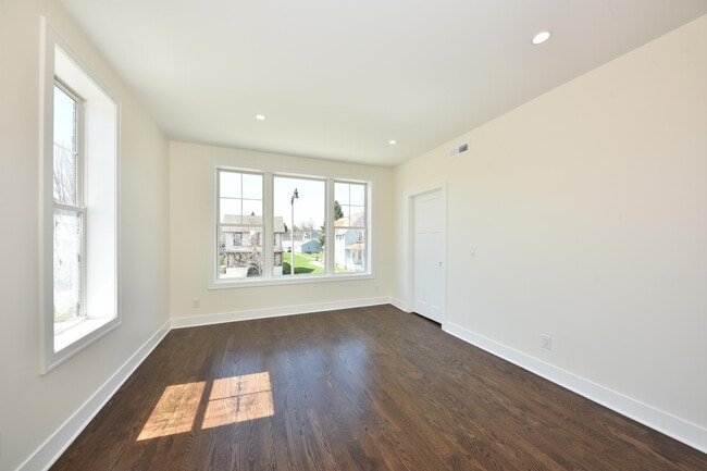 Building Photo - 104 E Prospect St