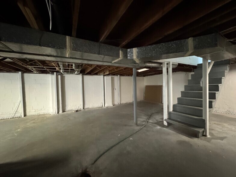 Building Photo - 2226 W 74th Ter