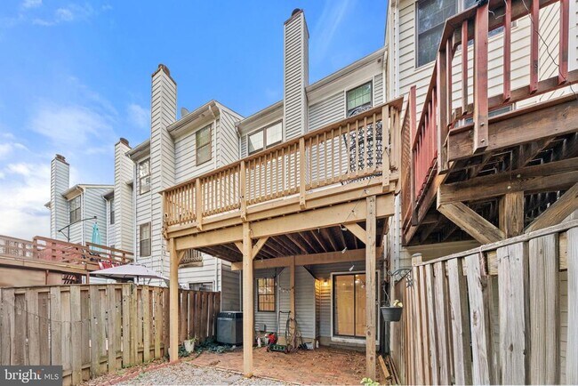 Building Photo - 8605 Western Oak Dr